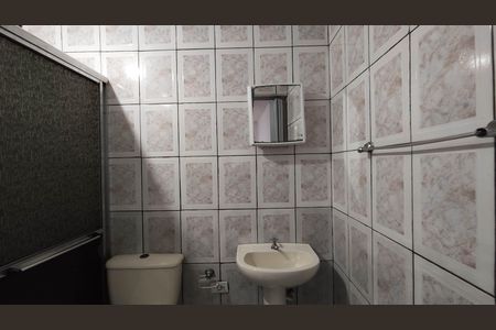 Banheiro de casa para alugar com 1 quarto, 50m² em Jardim Gianetti, São Paulo