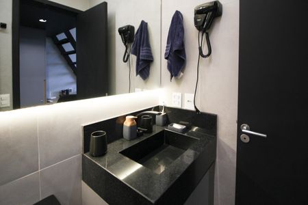 Banheiro de kitnet/studio à venda com 1 quarto, 31m² em Indianópolis, São Paulo