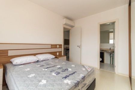 Quarto 1 de apartamento para alugar com 2 quartos, 69m² em Santana, Porto Alegre
