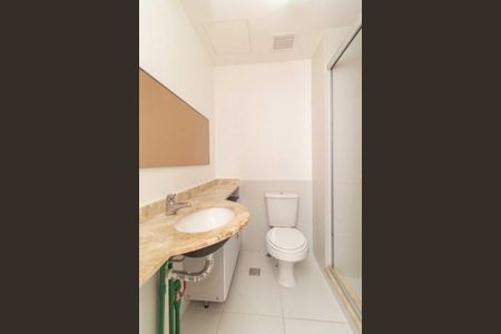 Banheiro de apartamento para alugar com 2 quartos, 69m² em Santana, Porto Alegre