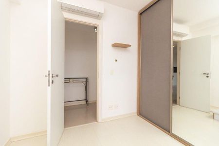 Quarto 2 de apartamento para alugar com 2 quartos, 69m² em Santana, Porto Alegre