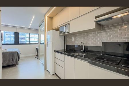 Cozinha de apartamento para alugar com 1 quarto, 25m² em Rio Branco, Porto Alegre
