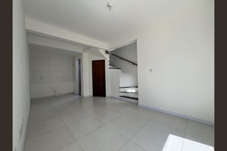 Sala de casa de condomínio para alugar com 2 quartos, 89m² em Centro, Canoas