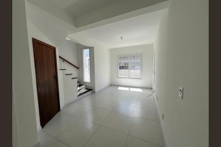 Sala de casa de condomínio para alugar com 2 quartos, 89m² em Centro, Canoas