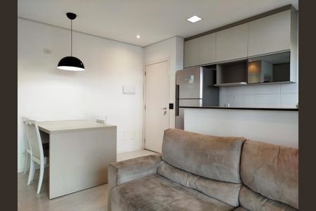 Sala com cozinha americana de apartamento para alugar com 1 quarto, 40m² em Vila Regente Feijó, São Paulo