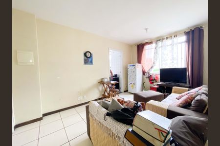 Apartamento à venda com 3 quartos, 50m² em Darcy Vargas, Contagem