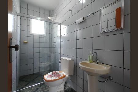Banheiro 2 de apartamento para alugar com 3 quartos, 75m² em Granada, Uberlândia