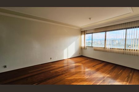 Apartamento para alugar com 5 quartos, 213m² em Vila Rio Branco, Jundiaí