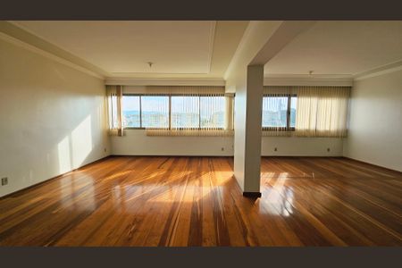 Apartamento para alugar com 5 quartos, 213m² em Vila Rio Branco, Jundiaí