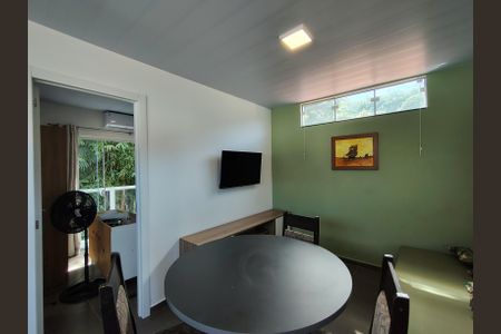 Sala de casa de condomínio para alugar com 1 quarto, 25m² em Cachoeira do Bom Jesus, Florianópolis