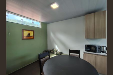 Sala de casa de condomínio para alugar com 1 quarto, 25m² em Cachoeira do Bom Jesus, Florianópolis