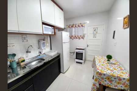 Cozinha de kitnet/studio para alugar com 1 quarto, 38m² em Centro, São Vicente