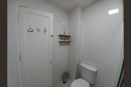 Banheiro de kitnet/studio para alugar com 1 quarto, 38m² em Centro, São Vicente