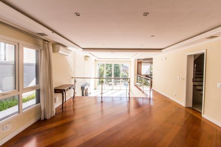 Sala de casa de condomínio para alugar com 4 quartos, 600m² em Alphaville Residencial Zero, Barueri
