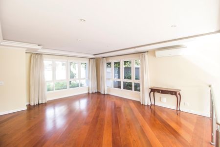 Sala de casa de condomínio para alugar com 4 quartos, 600m² em Alphaville Residencial Zero, Barueri