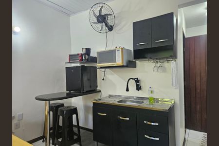 Cozinha de kitnet/studio para alugar com 0 quarto, 40m² em Itaigara, Salvador