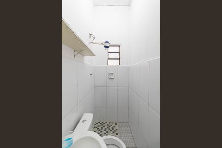 Banheiro de casa para alugar com 1 quarto, 20m² em Conjunto Residencial José Bonifácio, São Paulo
