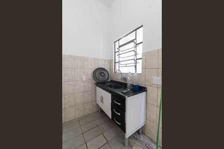 Cozinha de casa para alugar com 1 quarto, 20m² em Conjunto Residencial José Bonifácio, São Paulo