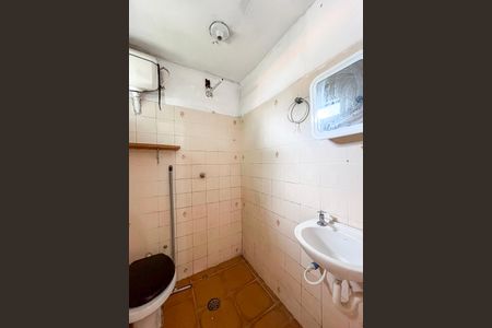 Banheiro de casa para alugar com 1 quarto, 33m² em Parque Bristol, São Paulo