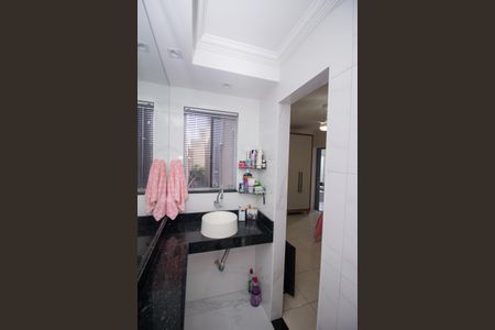 Banheiro da Suíte de casa para alugar com 2 quartos, 75m² em Chacaras Reunidas Santa Terezinha, Contagem