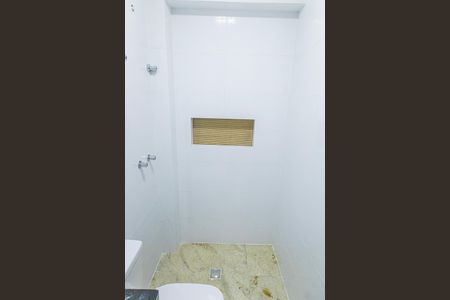 Banheiro Social de kitnet/studio para alugar com 1 quarto, 25m² em Granja Werneck, Belo Horizonte