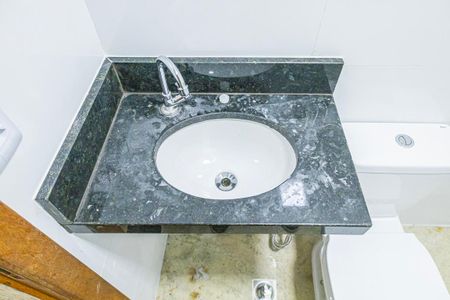 Banheiro Social de kitnet/studio para alugar com 1 quarto, 25m² em Granja Werneck, Belo Horizonte