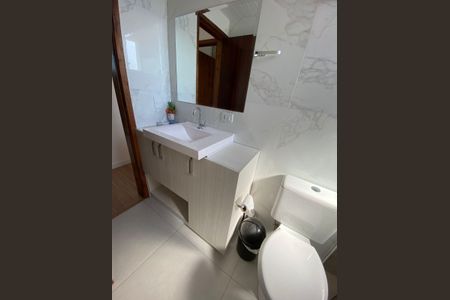 Banheiro de apartamento para alugar com 1 quarto, 36m² em Centro, Curitiba