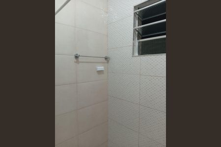 Banheiro de kitnet/studio para alugar com 1 quarto, 38m² em Jardim Santana (Vicente de Carvalho), Guarujá