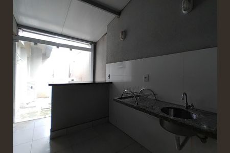 Cozinha de apartamento para alugar com 2 quartos, 84m² em Santa Mônica, Uberlândia
