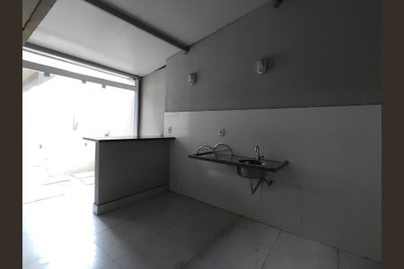 Cozinha de apartamento para alugar com 2 quartos, 84m² em Santa Mônica, Uberlândia