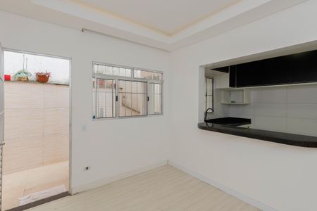 Sala de casa para alugar com 2 quartos, 60m² em Parque Vitoria, São Paulo