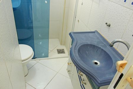 Banheiro de kitnet/studio para alugar com 1 quarto, 30m² em Ponta da Praia, Santos