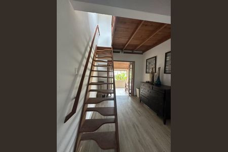 Escada de casa para alugar com 3 quartos, 430m² em Rio Tavares, Florianópolis