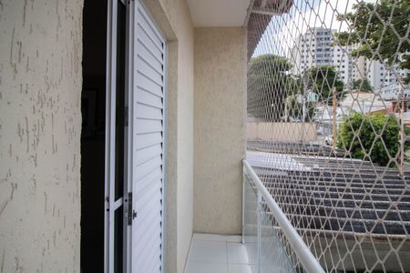VARANDA DO QUARTO 1 de casa para alugar com 2 quartos, 85m² em Vila Romero, São Paulo