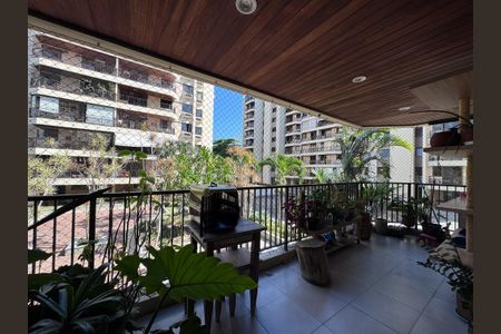 Varanda de apartamento para alugar com 4 quartos, 140m² em Barra da Tijuca, Rio de Janeiro