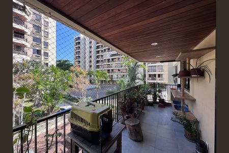 Varanda de apartamento para alugar com 4 quartos, 140m² em Barra da Tijuca, Rio de Janeiro
