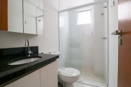 Banheiro Social de apartamento para alugar com 2 quartos, 63m² em Rebouças, Curitiba