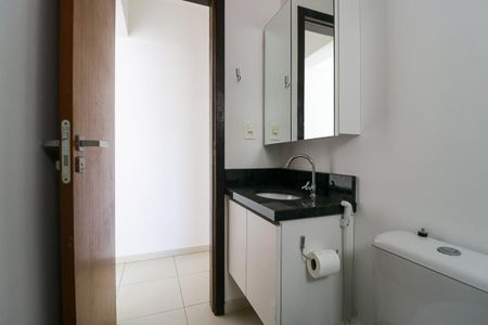 Banheiro Social de apartamento para alugar com 2 quartos, 63m² em Rebouças, Curitiba