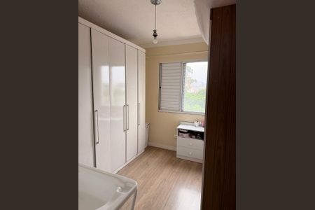 Quarto de apartamento para alugar com 3 quartos, 58m² em Parque Pinheiros, Taboão da Serra