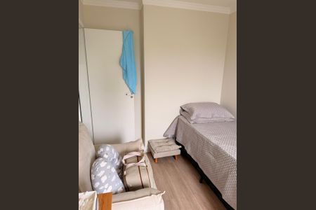 Quarto de apartamento para alugar com 3 quartos, 58m² em Parque Pinheiros, Taboão da Serra