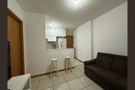 Sala de kitnet/studio para alugar com 1 quarto, 39m² em SHIGS 707, Brasília