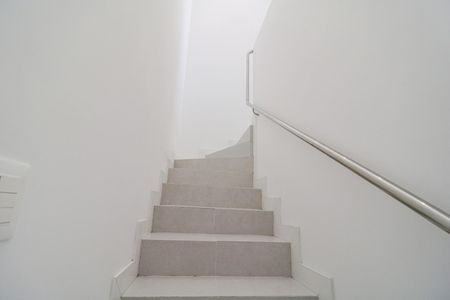 Escada de apartamento para alugar com 2 quartos, 74m² em Jurerê, Florianópolis