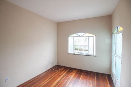 Sala de casa para alugar com 2 quartos, 55m² em Areia Branca, Belford Roxo