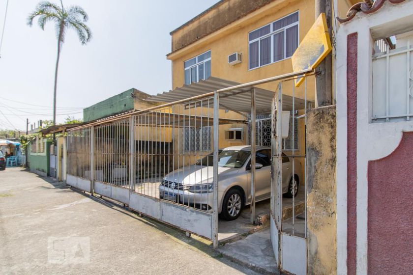 Condomínio em Rua Álamo, 131, Marechal Hermes Rio de Janeiro Alugue