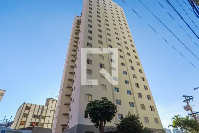 Condomínio em Rua dos Tapes, 26, Liberdade São Paulo Alugue ou