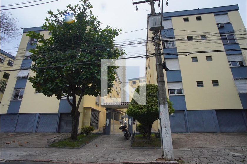 Condomínio em Travessa Ana César, 60, Vila Ipiranga - Porto Alegre ...
